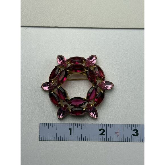Vintage Raspberry Pink Color Wreath Brooch - Picture 2 of 9